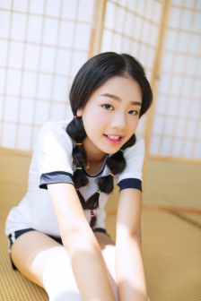 免费无人区码卡二卡3卡眼镜